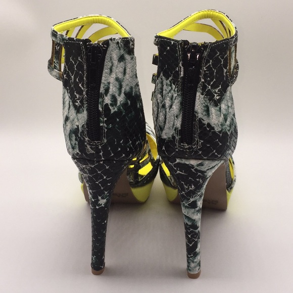Qupid Women’s Platform Green Faux Snakeskin 5.5 in Heels Size 8 - Picture 6 of 16